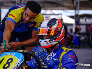 André Cupello em ação pela CRT durante etapa da F4 Sênior no kartismo do Rio de Janeiro
