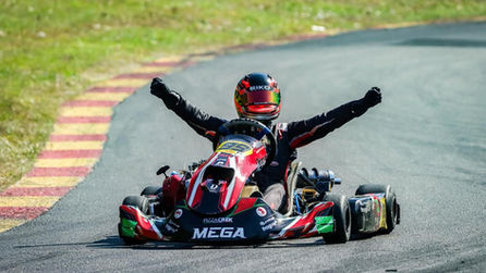 Dudu Pagliaro venceu mais uma e assumiu a liderança da V11 Aldeia Cup de Kart na F4 Júnior