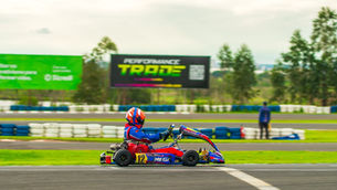 Victor Ortega pilotando kart no Speed Park, Birigui (SP)