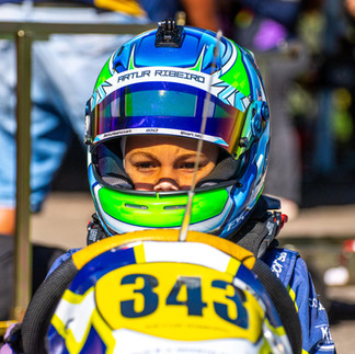 Artur Ribeiro durante corrida no Kartódromo de Interlagos na estreia no Paulista Light de Kart 2026