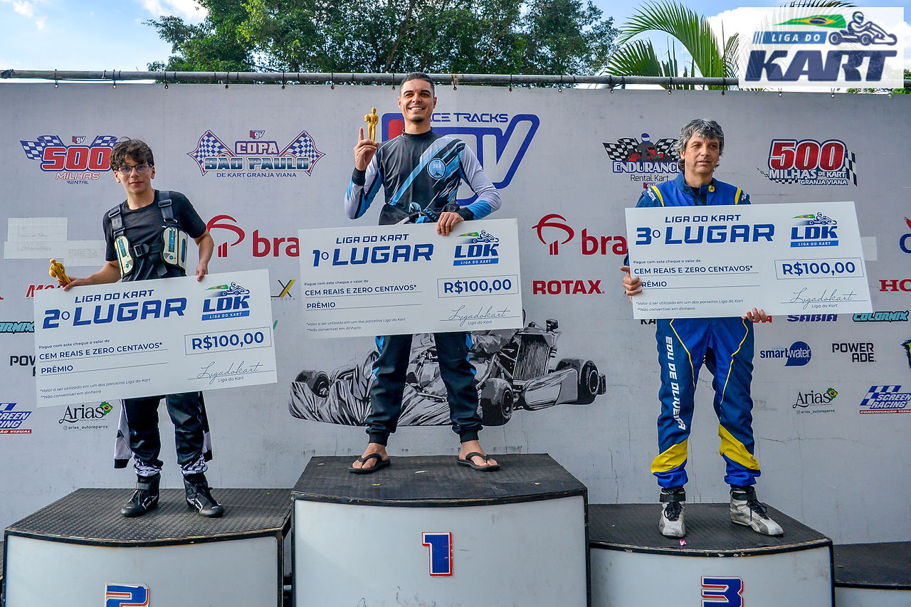 Pódio Liga do Kart 2026 vencedores etapa kart Granja Viana pilotos destaque