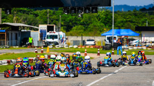 Pilotos e karts no kartódromo de Guapimirim durante etapa do Estadual RJ de Kart