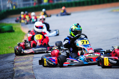 Gabriel Gama começou a temporada 2026 do Aldeia Kart Cup com vitória na categoria Júnior e pódio na estreia entre os Graduados, destacando-se entre os pilotos da competição.