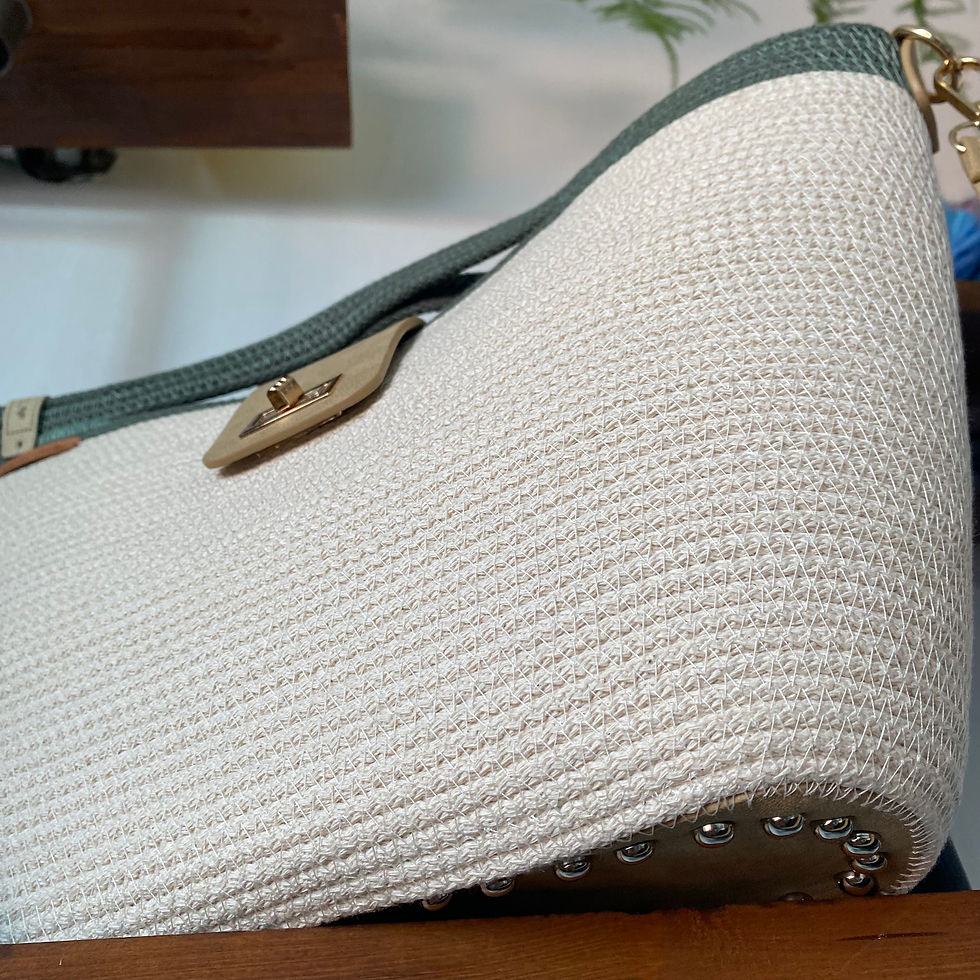 Thumbnail: pohled zespodu na bavlněnou provázkovou tašku