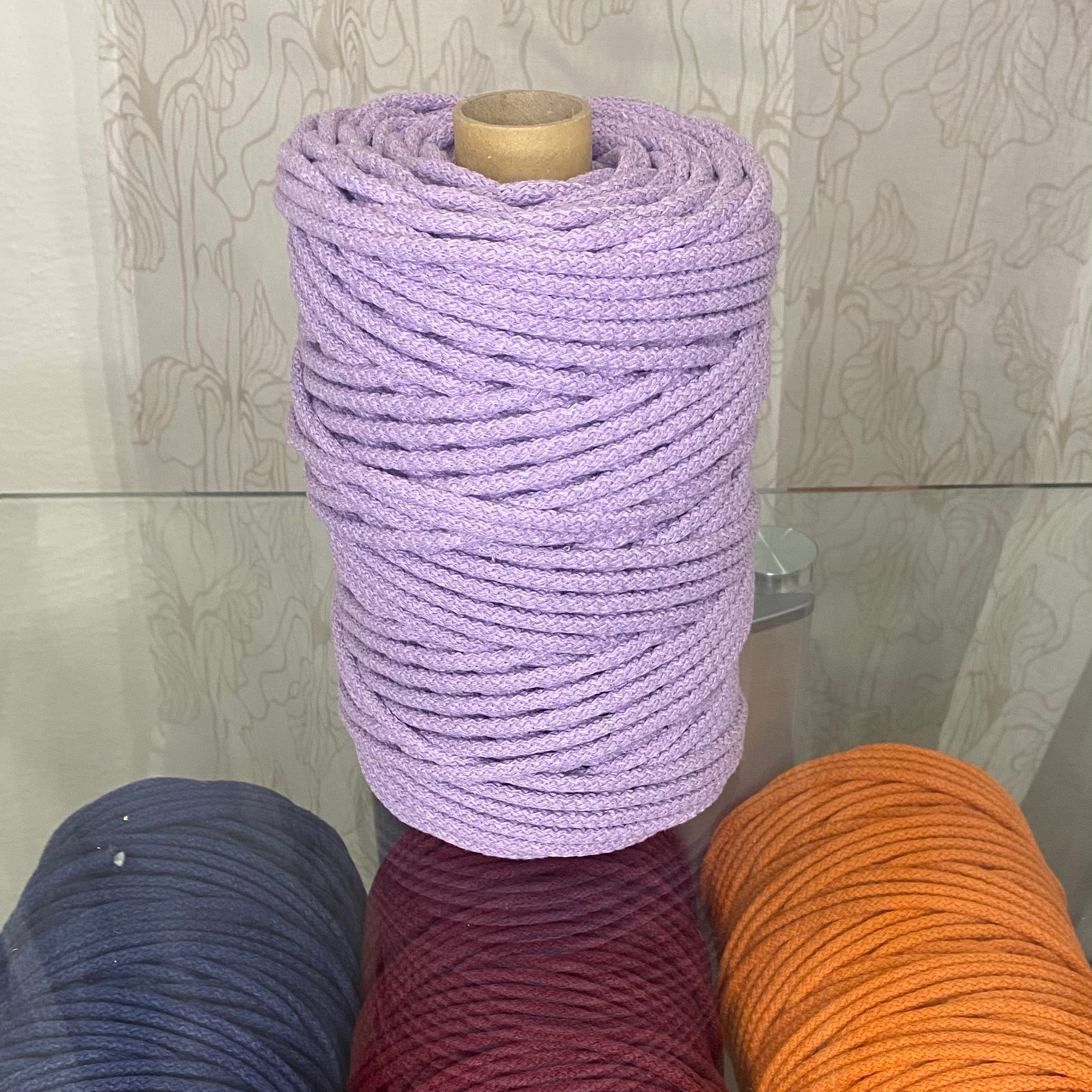 Outletová bavlněná šňůra na šití fialová pohled zepředu