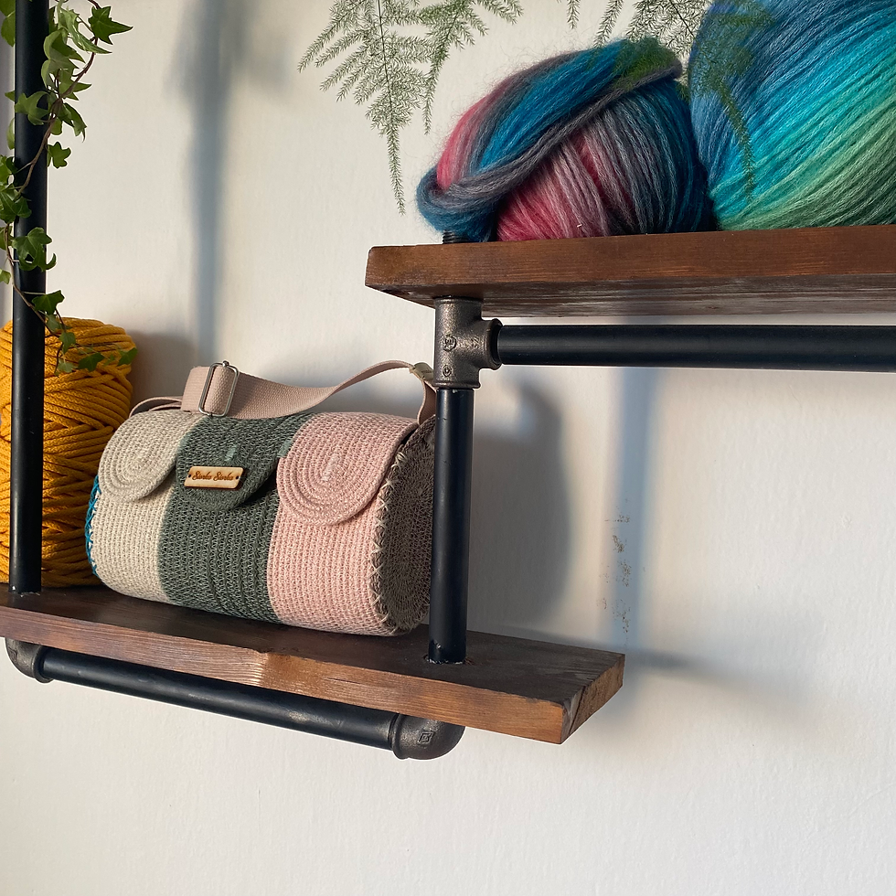 Thumbnail: tříbarevná bavlněná provázková taška Mama Zofky, boční pohled