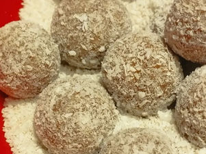 ..."datt'lig🟡PUR"e Mandel-Kokos Kugerl 😋 so weiß, so unwiderstehlich, so ... datt'lig feine Energiebällchen 😎