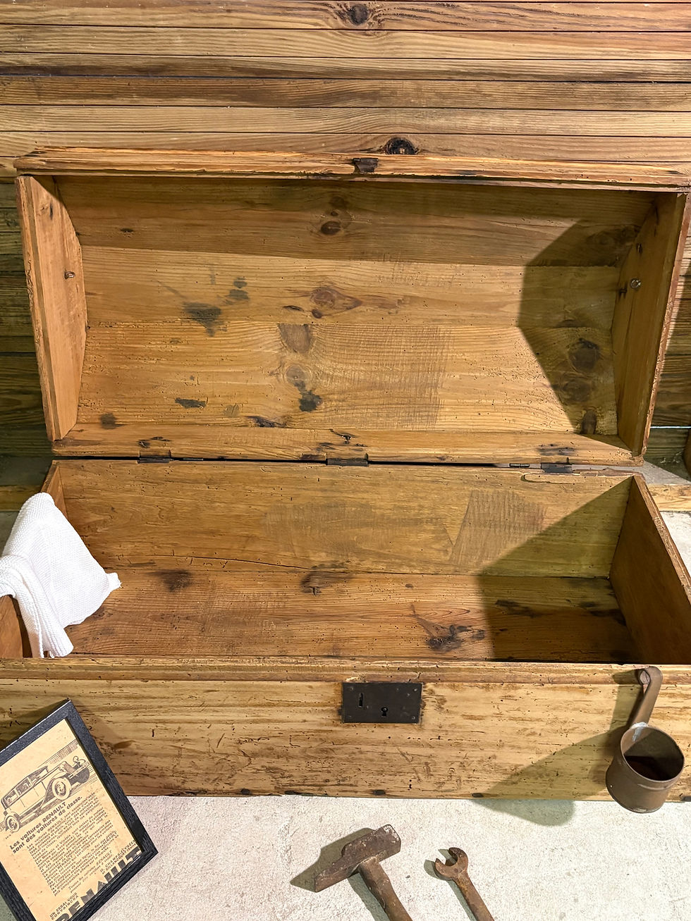 Miniature : Malle ancienne en bois rénovée – Pièce pleine de charme