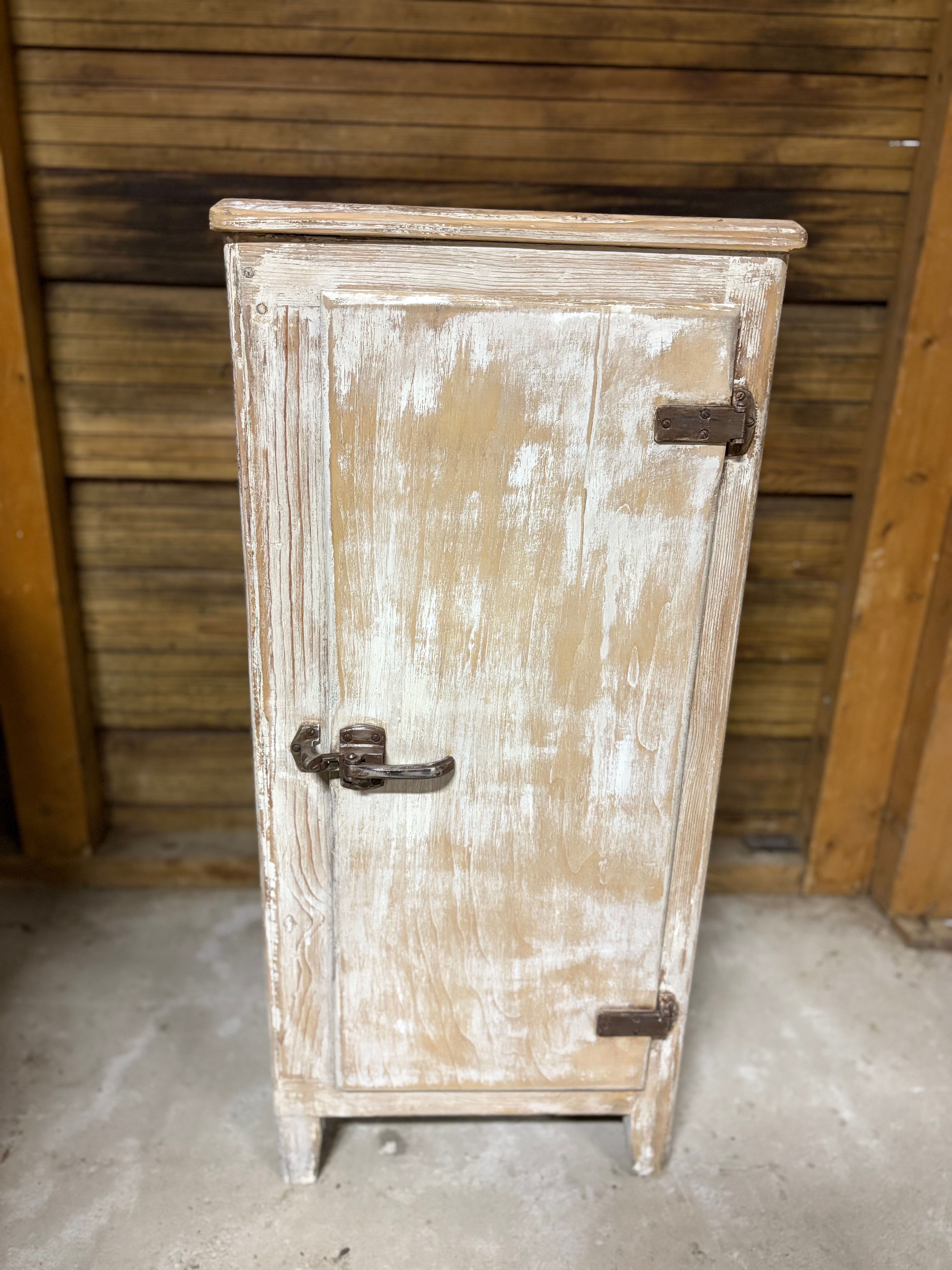 Ancien frigo de boucher