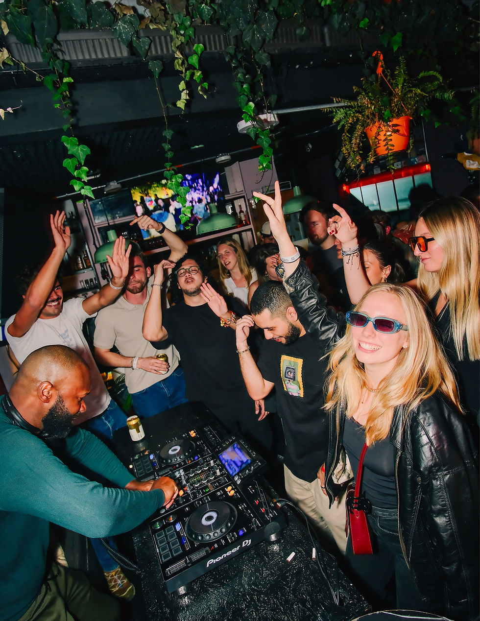 Vecinos By La Palmera