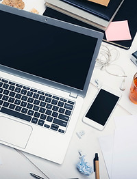 Ordinateur portable sur le bureau
