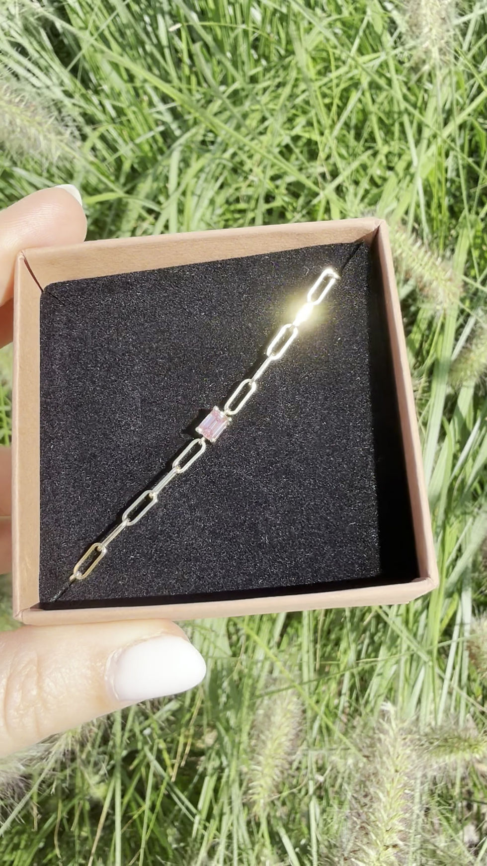 Thumbnail: Burgundy paperclip bracelet 
