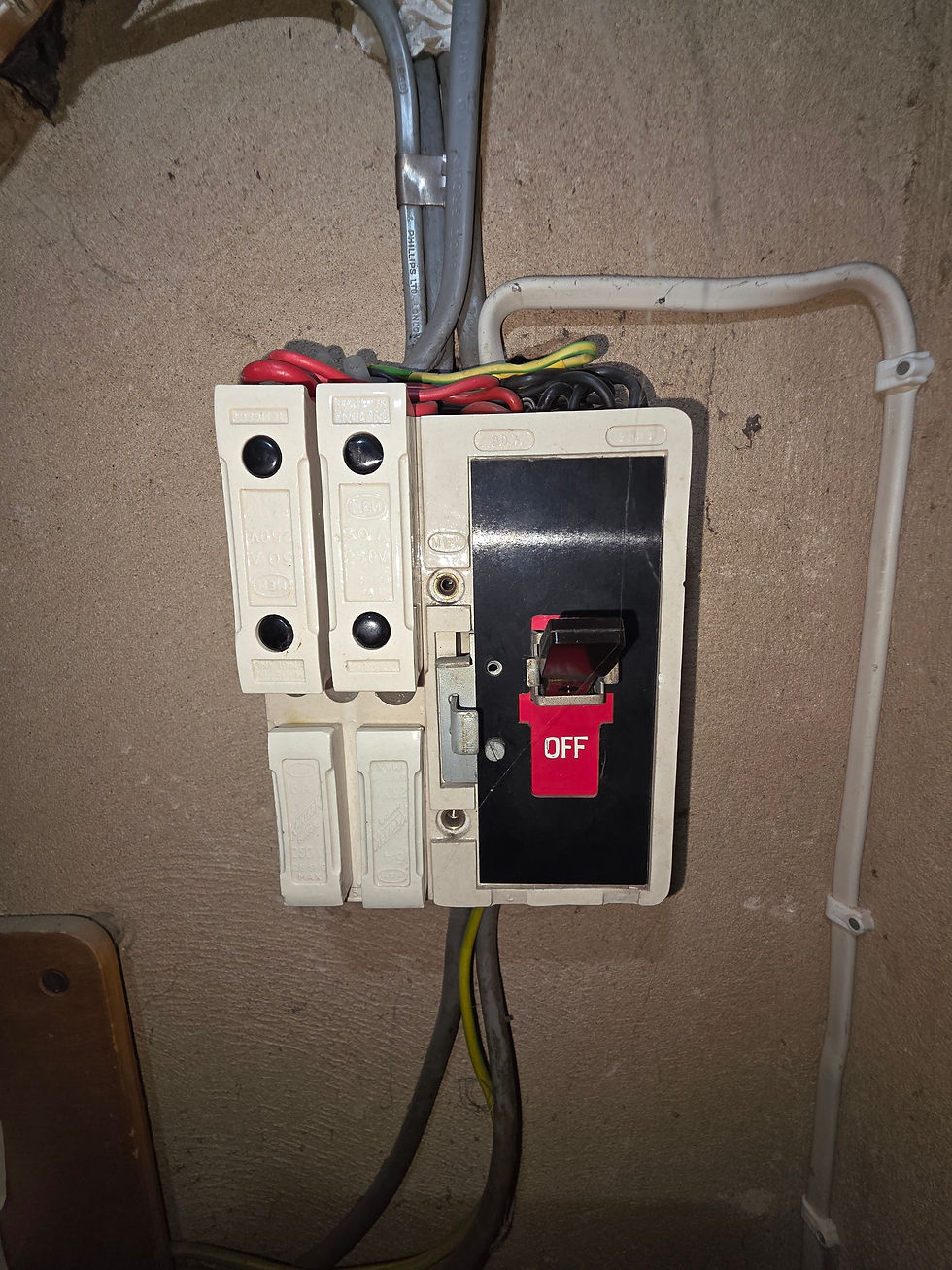 an old rewireable fuseboard