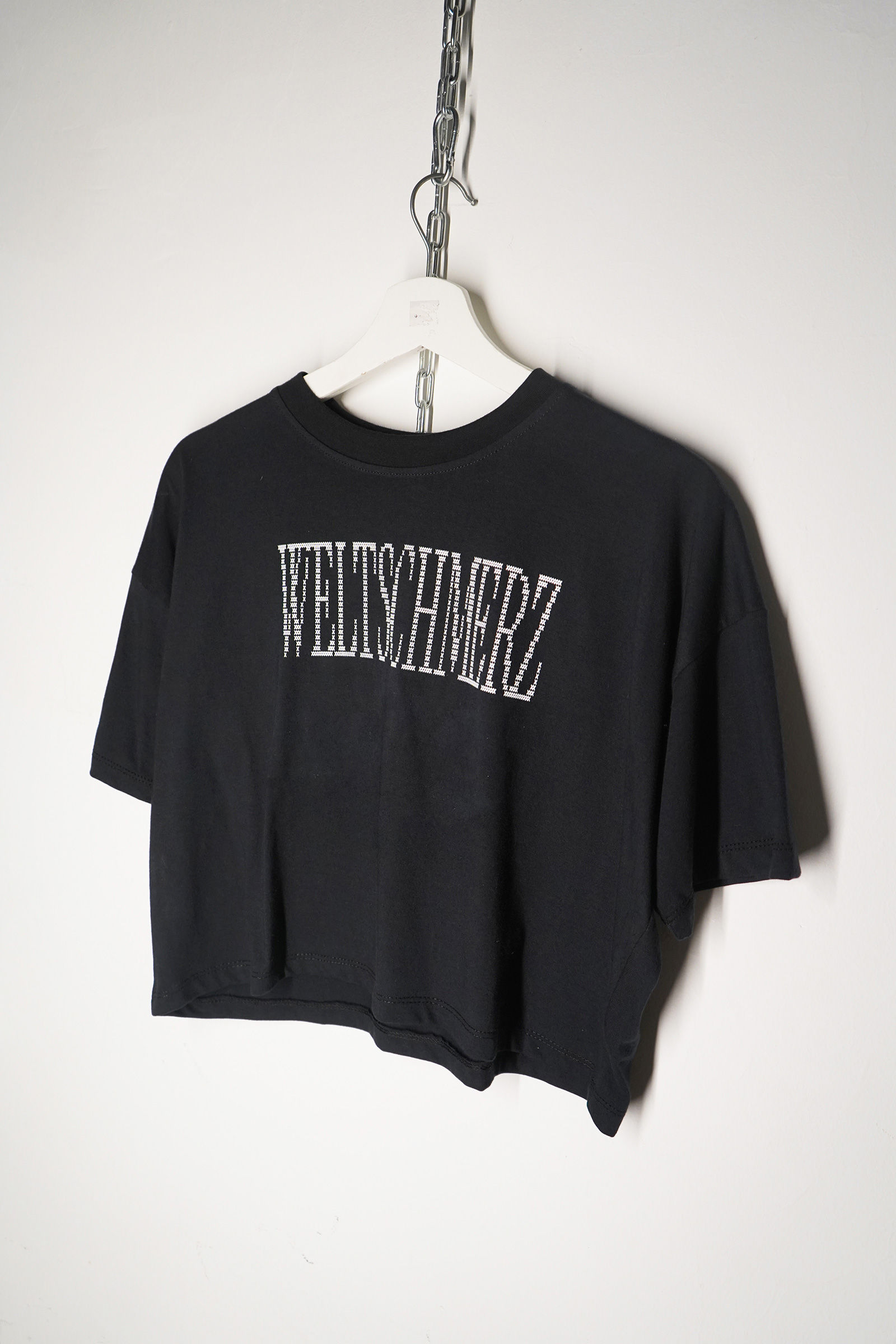 Remera WELTSCHMERZ NEGRA