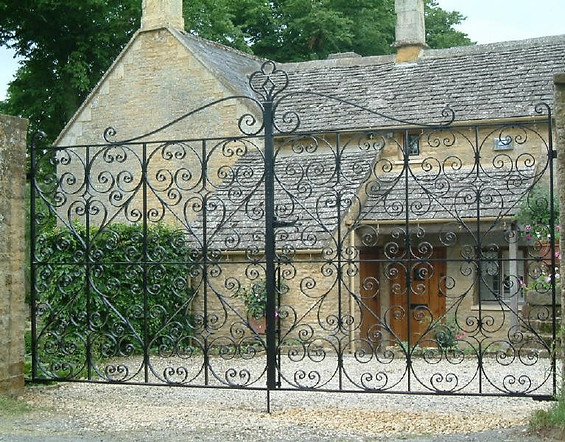 dcblacksmiths-traditional-wrought-iron-gates2.jpg