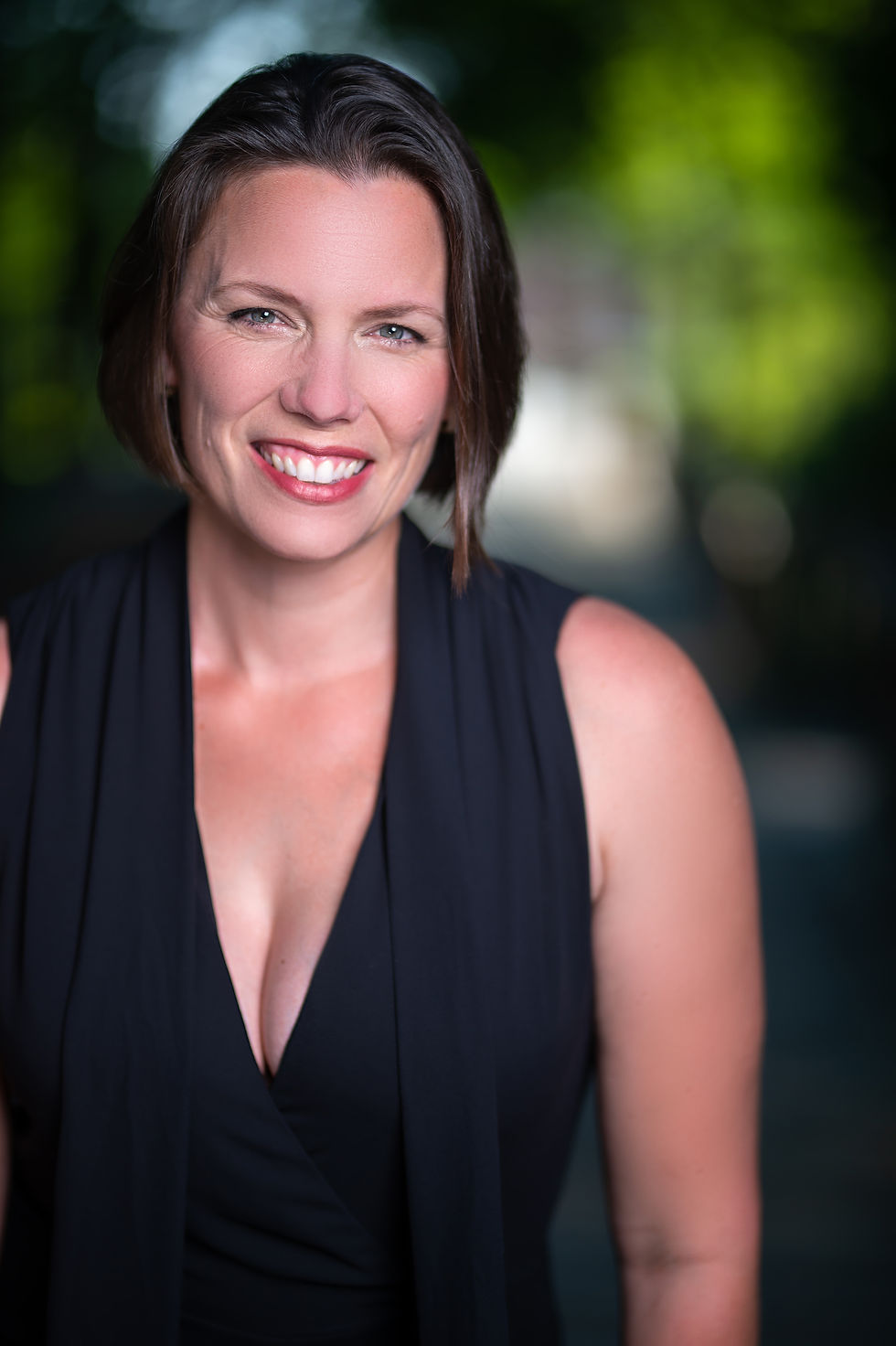 Shannon headshot 22