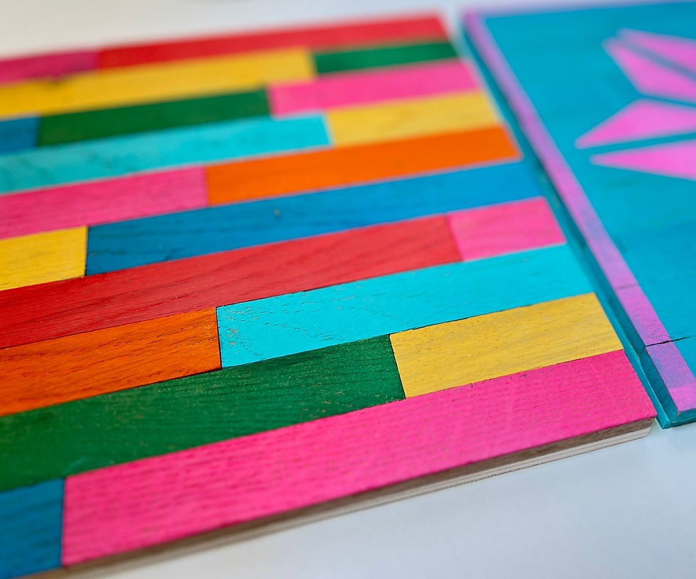 Holzuntersetzer. Farbenfroh & Praktisch