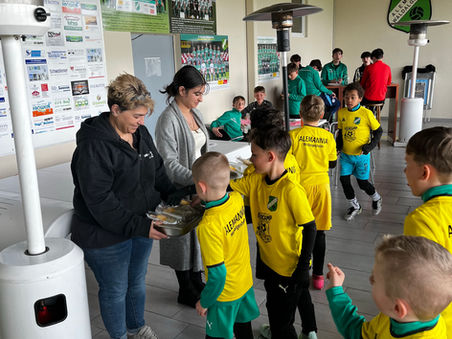Sonne, Snacks und Springspaß: Tag 2 im Oster-Camp! ⚽☀️