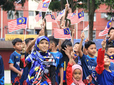 Suriana Welfare Society works to protect neglected or exploited children and to empower women breadwinners