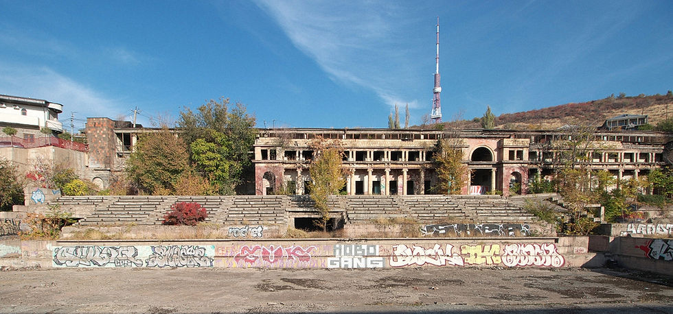 Lost Place Schwimmbad Jerewam (11).jpg
