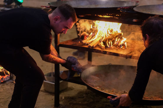 Paella bereid op open vuur