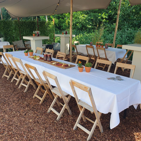 Meubilair voor viering verjaardag met paella