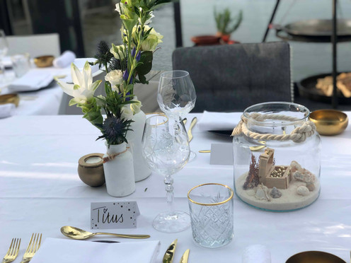 Chique gedekte tafel voor paella catering
