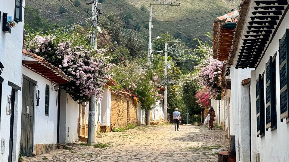 LEAD Between Worlds_1