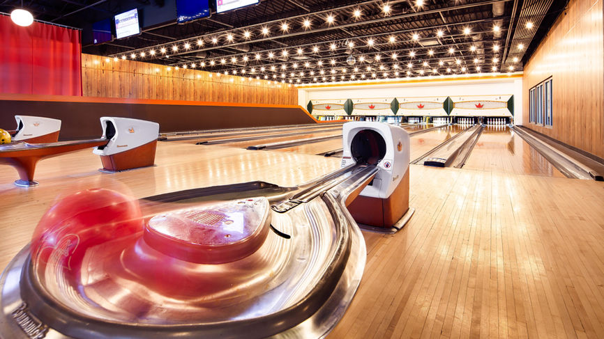 Dust Bowl Lanes & Lounge, Interior lanes view