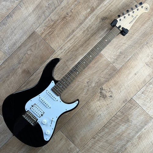 10815】 YAMAHA PACFICA PAC012 ブラック Yamaha Pacifica 012 PAC012