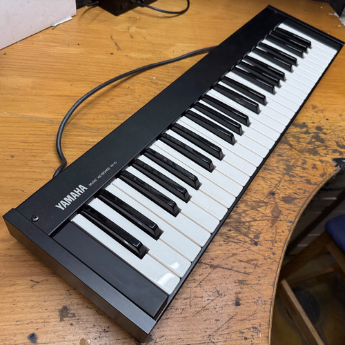 Yamaha YK10 (Pre-Owned) | Stourbridge Music Ce