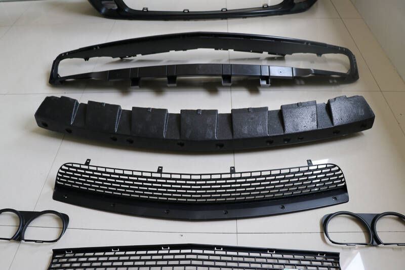 Miniaturbild: Dodge Challenger (15-21) Hellcat Style Front Bumper Kit