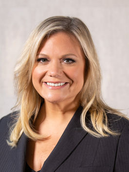 Stephanie Nathanson ’94, Hyde School alumna and trial lawyer, in Chicago — a reflection of how Hyde’s values shaped her life.