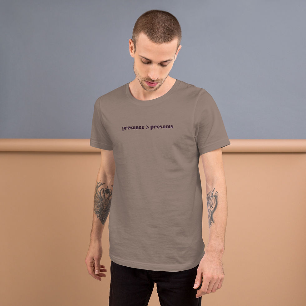 Presence > presents - Unisex t-shirt