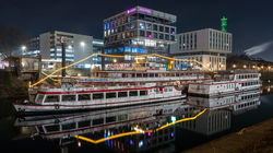 Die Anlegestelle der Weißen Flotte in Duisburg am Calaisplatz
