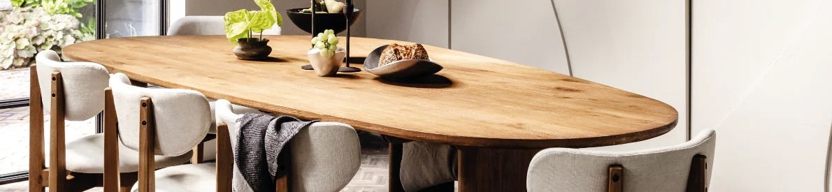 Levi dining with Montana barrel table ce