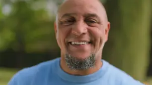 Penta Roberto Carlos substitui o "Rei" na nova campanha do Mercantil