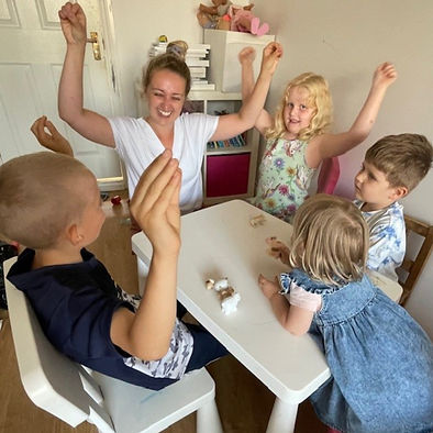 makaton-group-signing_edited.jpg