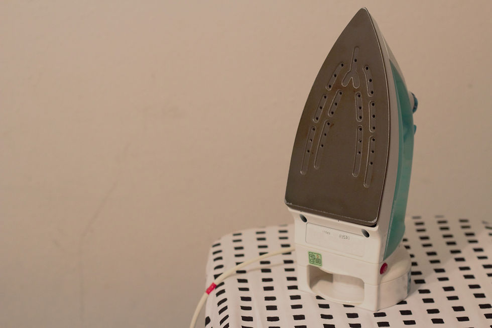 Clothes_iron_on_ironing_board.jpeg