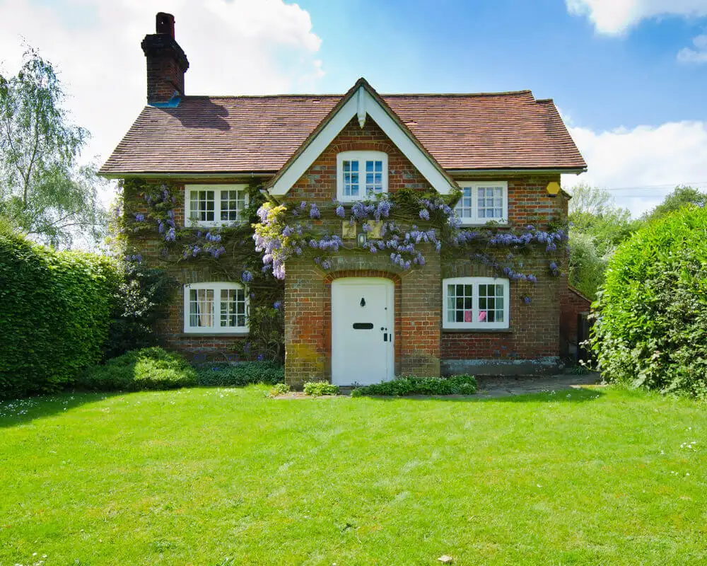 english-cottage-style-houses-wisteria.webp