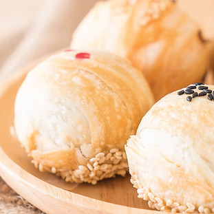 Flaky-mooncake.jpg