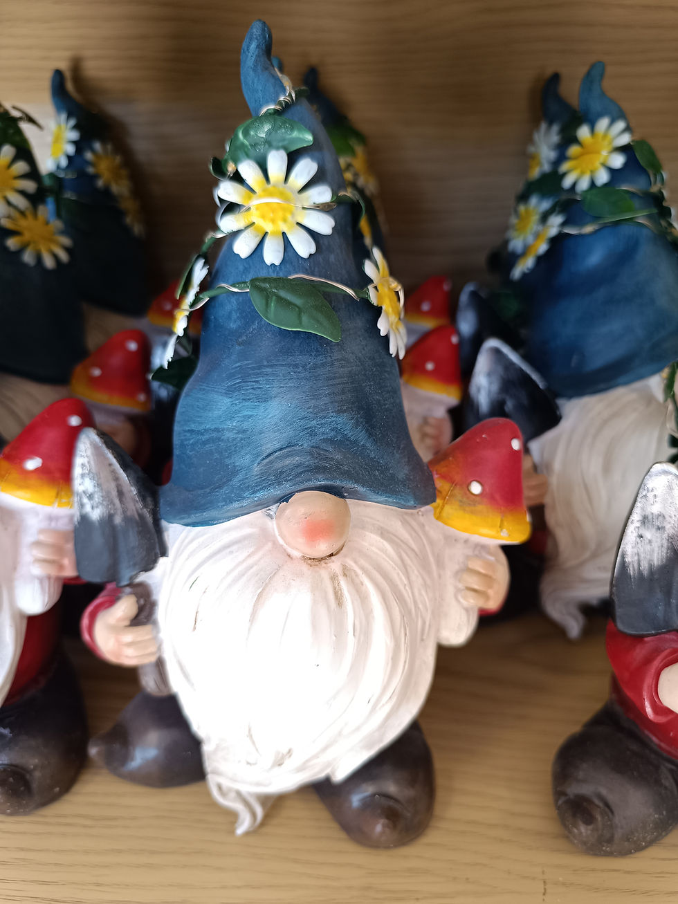 Miniatura: Macetero Gnomo Decorativo – Bienvenida al Jardín