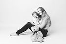 photographe famille, maman avec bébé dans les bras a charleville dans les ardennes ,08