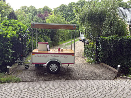 Lucky Ice op de stoep: eerste ijsjes, eerste betalingen!