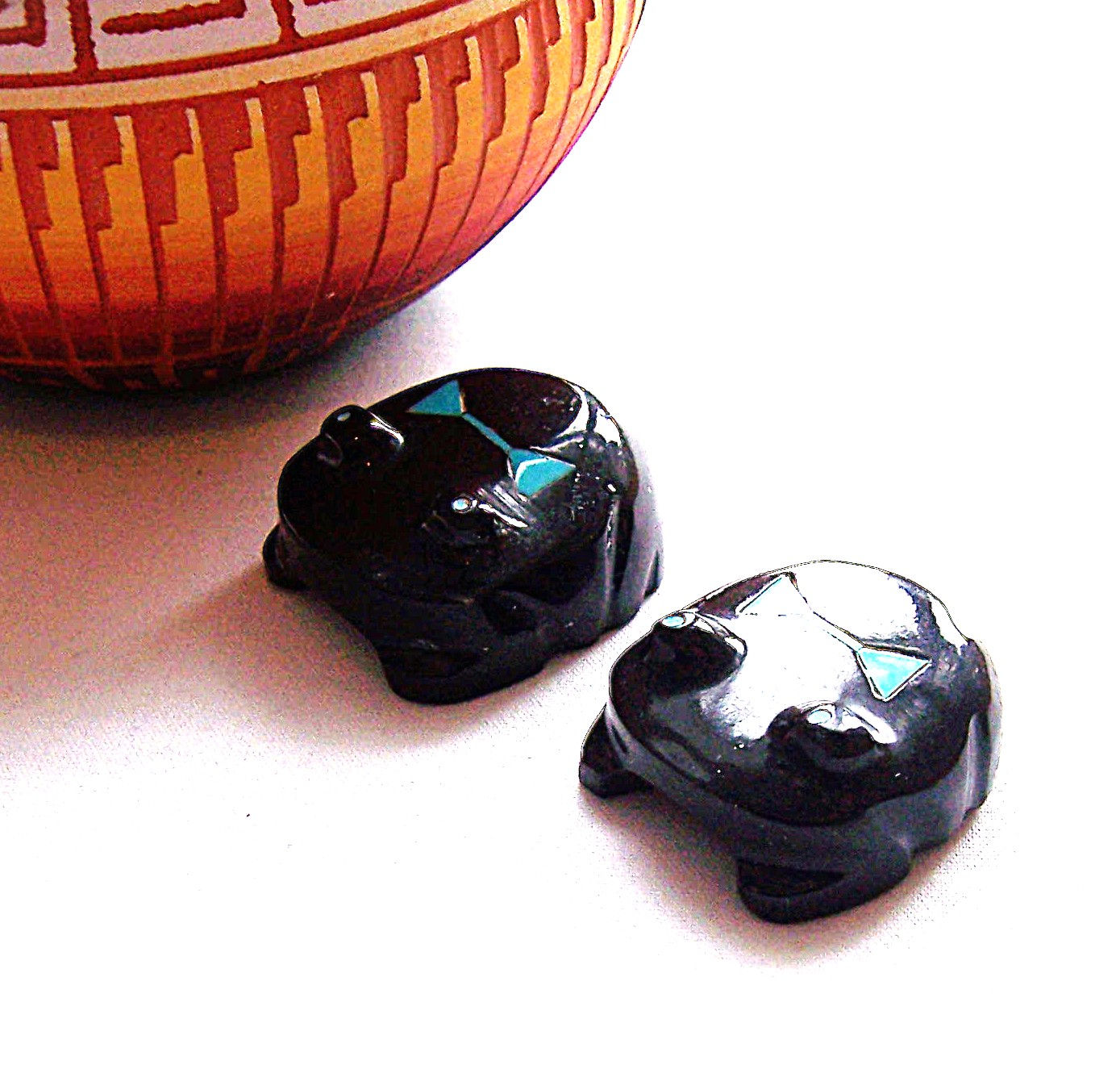 Zuni carved frogs