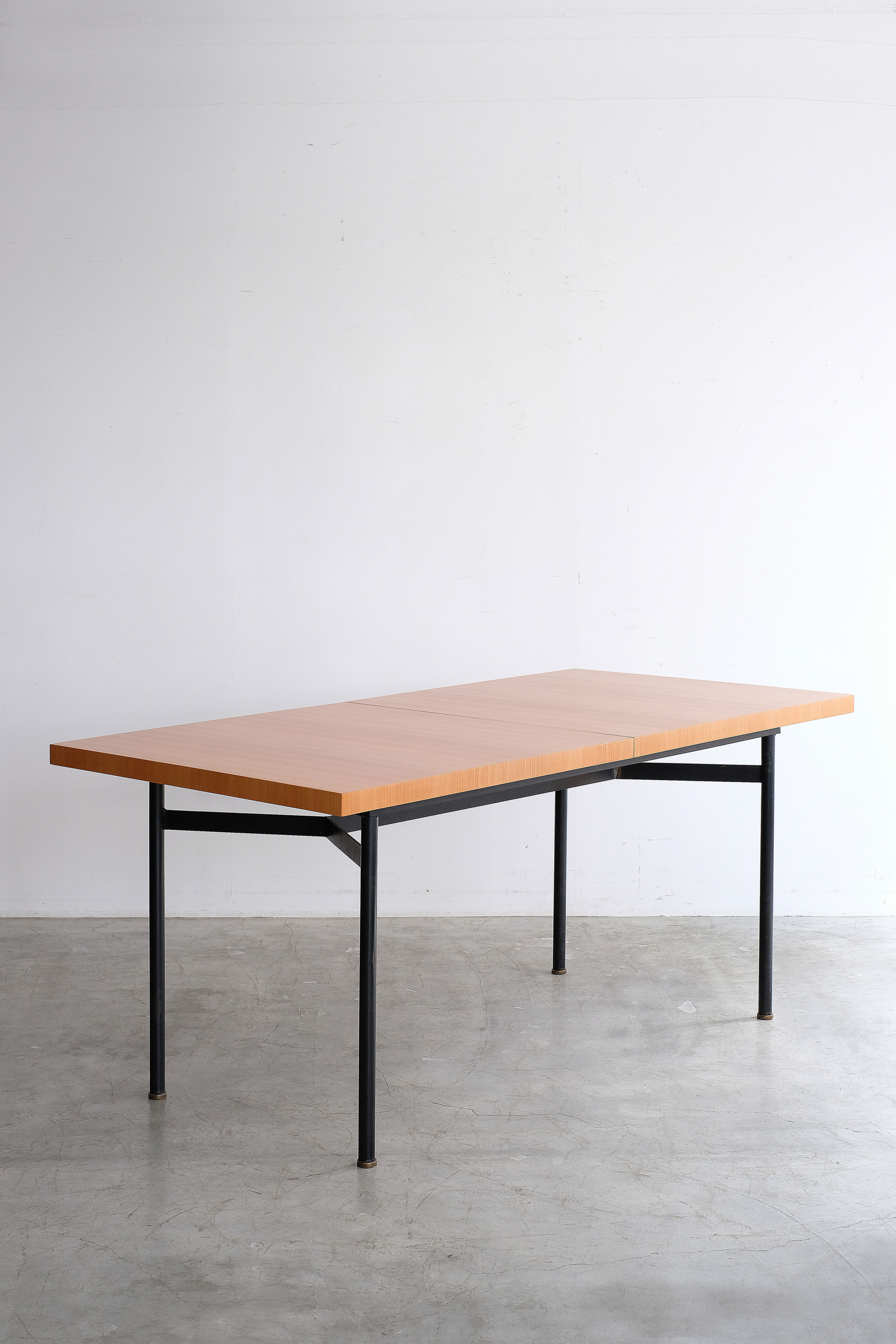 T-448 Gerard Guermonprez Table