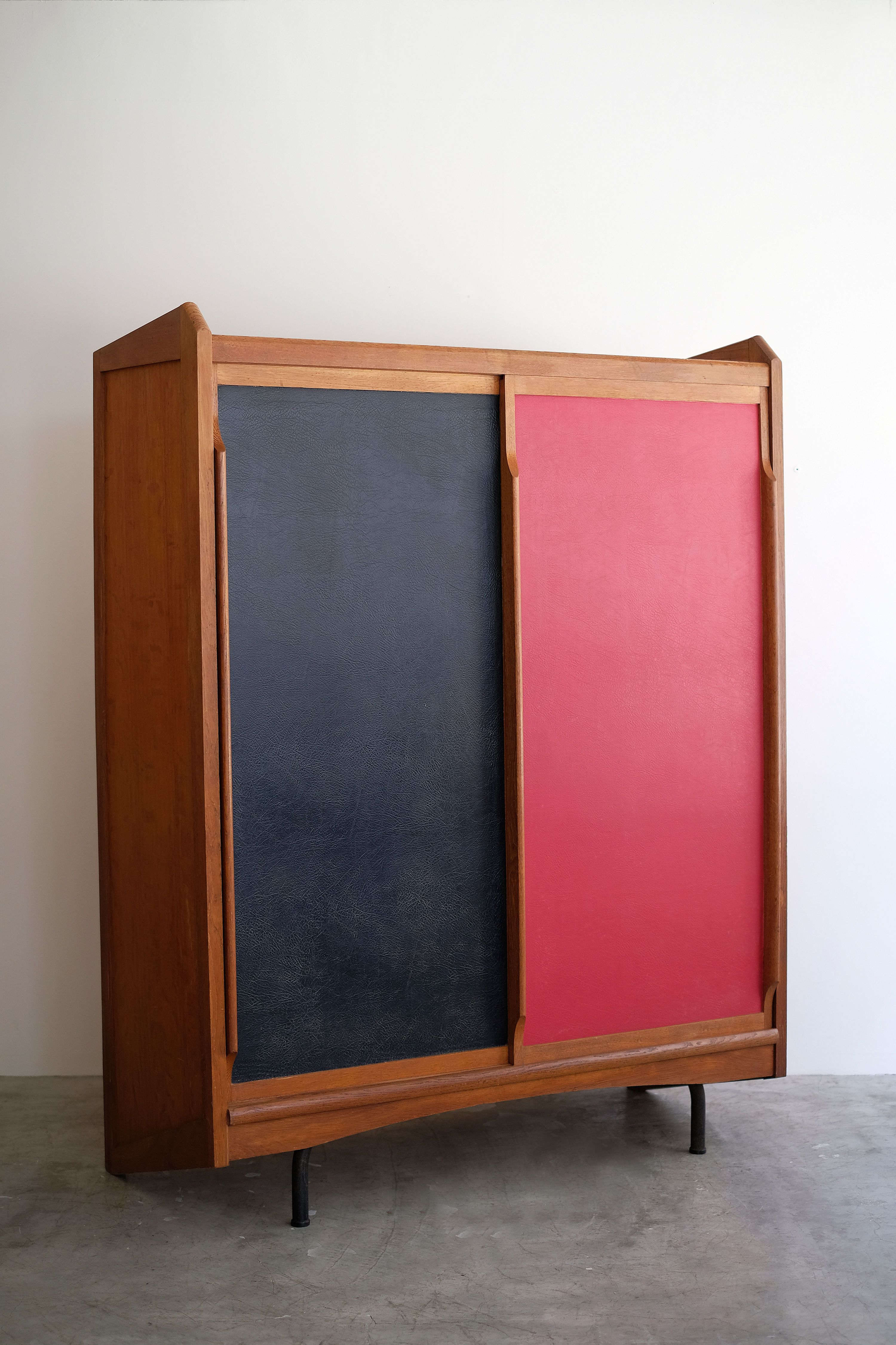 S-1069 Claude Vassal Wordrobe