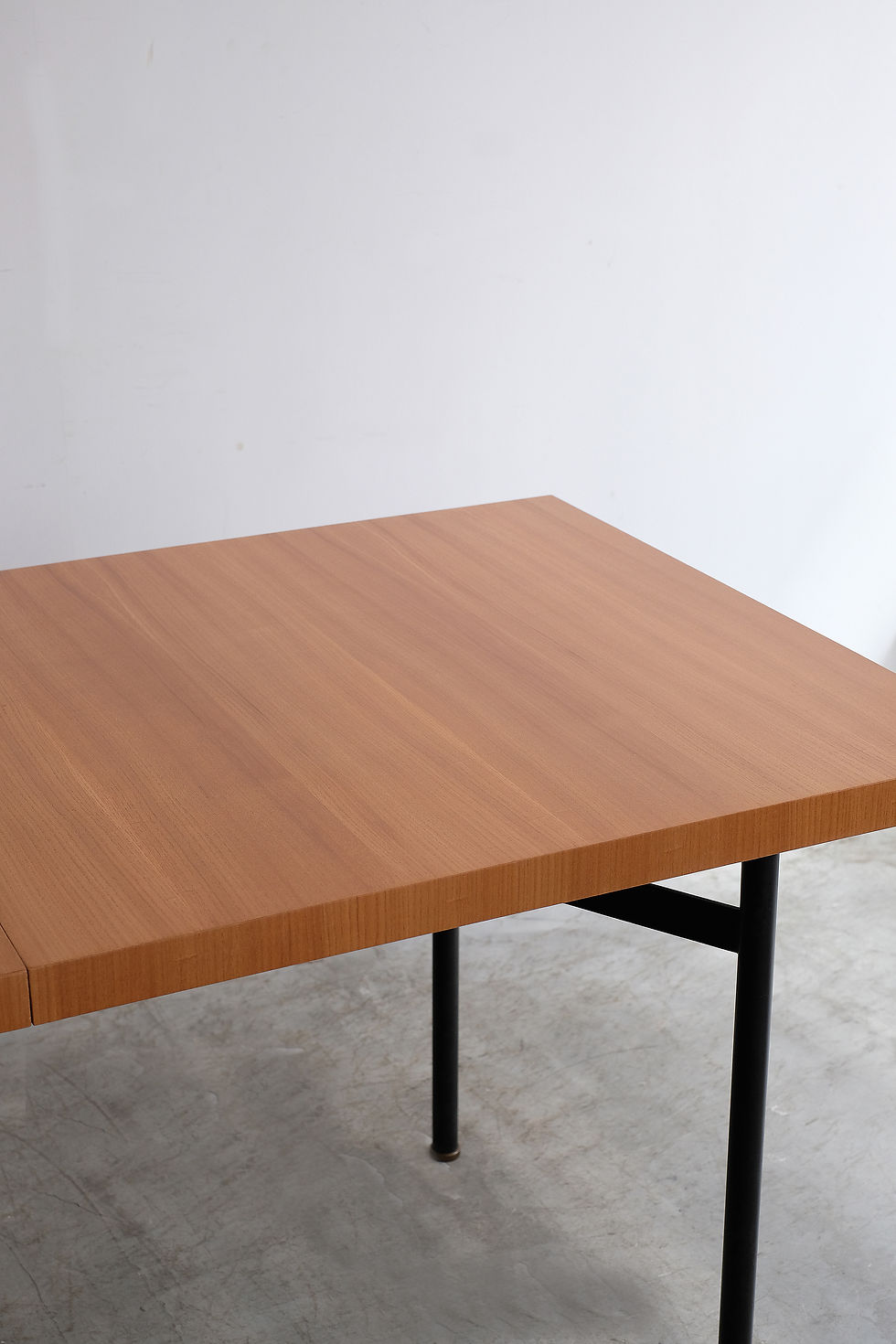 サムネイル： T-448 Gerard Guermonprez Table