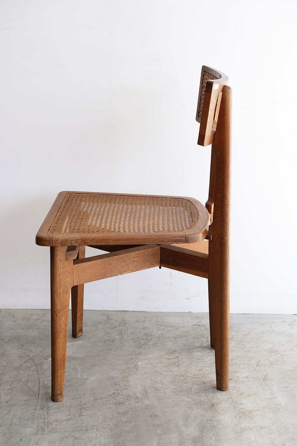 サムネイル： C-745 Emile Seigneur Chair