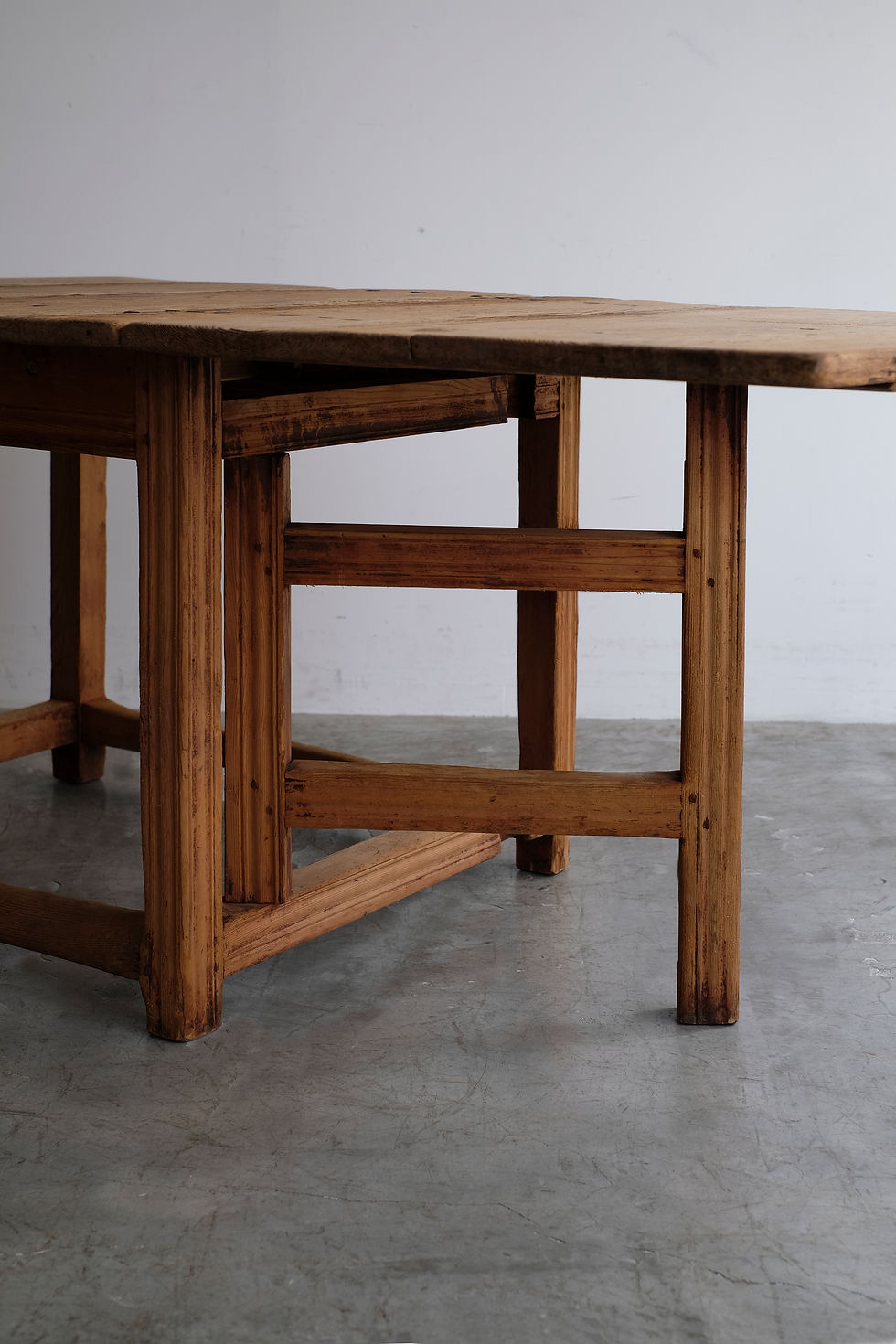 サムネイル： T-841 Table